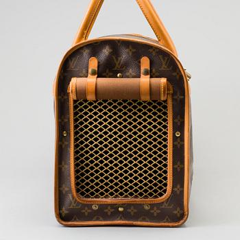 LOUIS VUITTON, a monogram canvas dog bag.