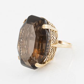 Ring, cocktail ring, 18K gold with smoky quartz.