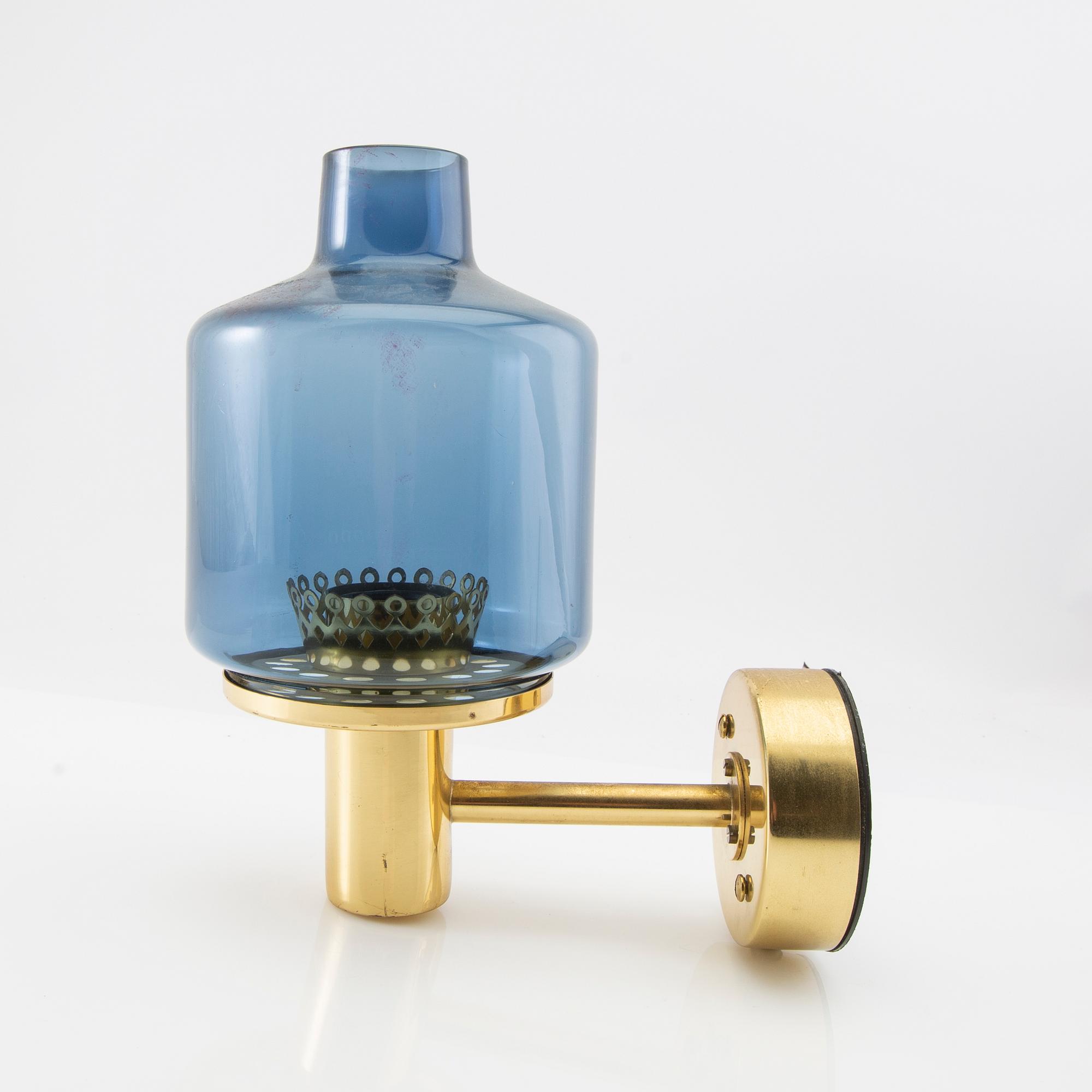 Hans-Agne Jakobsson, wall lamps a pair model no V 222/4 Markaryd late 20th century.