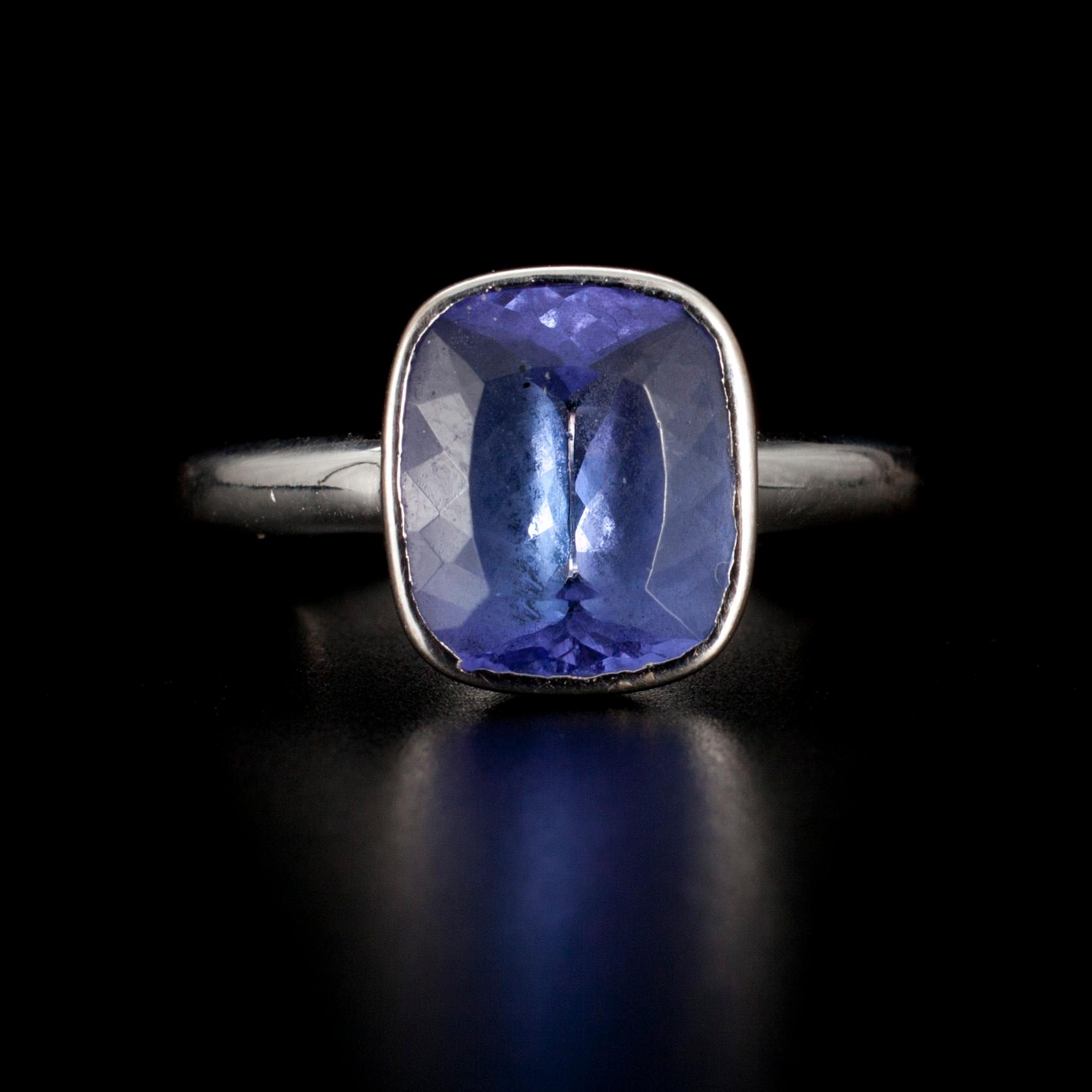 RING, vitguld 18K, tanzanit 3,9 ct. Vikt 8,6 g.