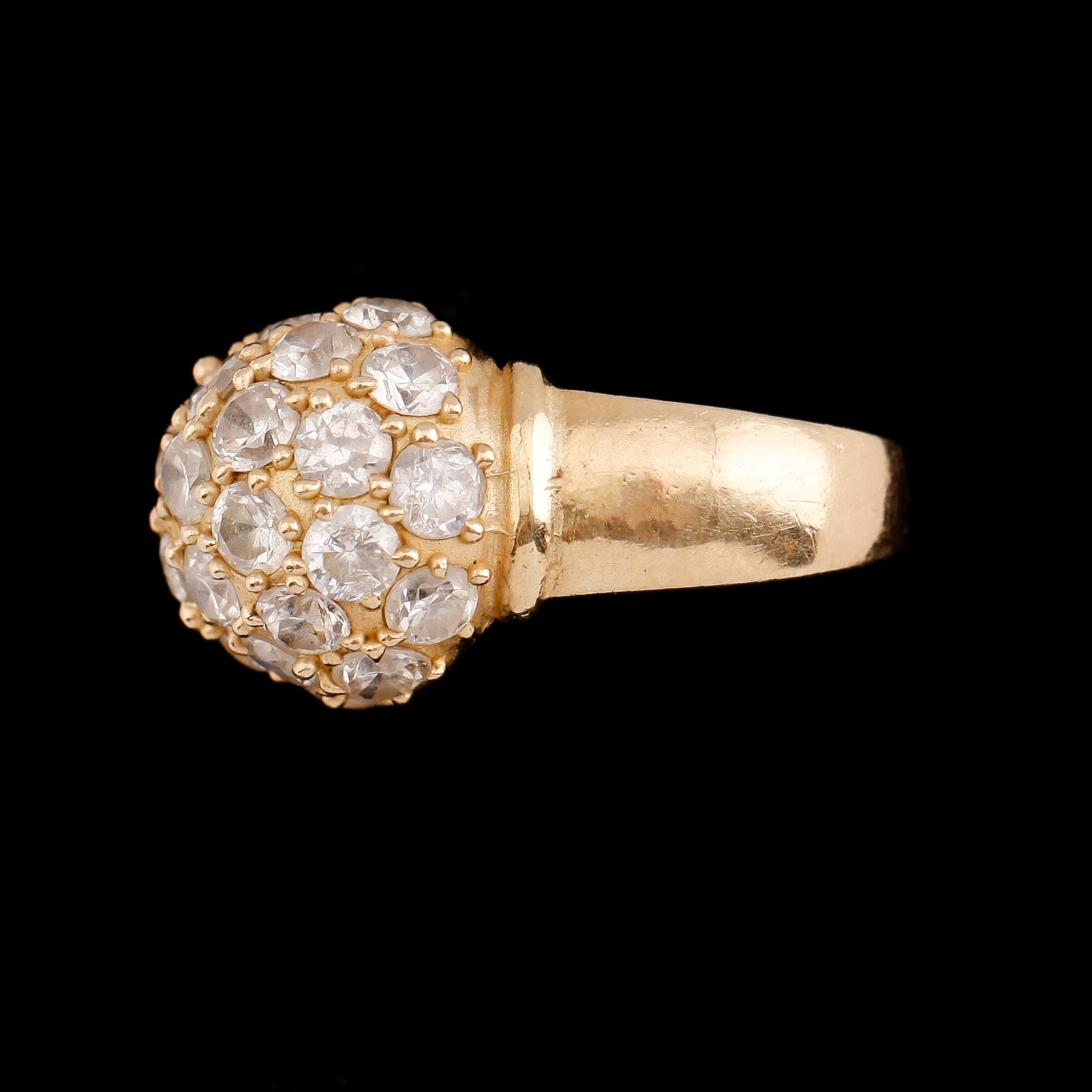 RING, 14 k guld, vita stenar. Vikt 5 g.