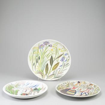 CARL-HARRY STÅLHANE & OSKAR DAHL, three stoneware plates, Rörstrand, Sweden, mid 20th century.