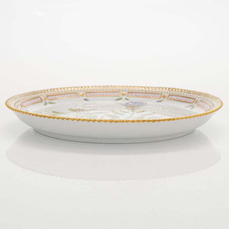 Royal Copenhagen, tallrik, porslin, "Flora Danica", Danmark, 1900-tal.