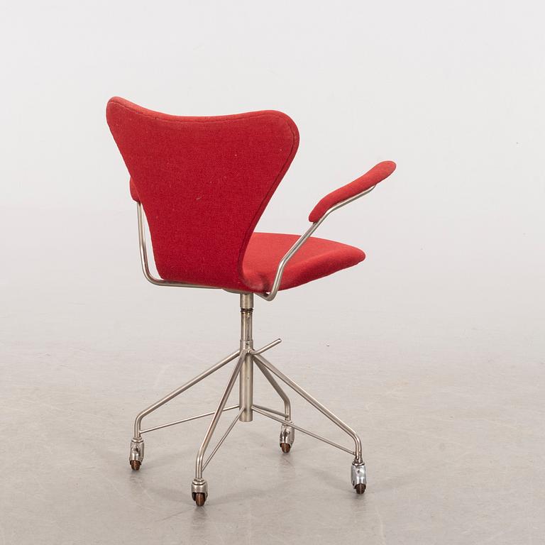 ARNE JACOBSEN, "Sjuan", kontorsstol, Fritz Hansen, Danmark, 1900-talets mitt.