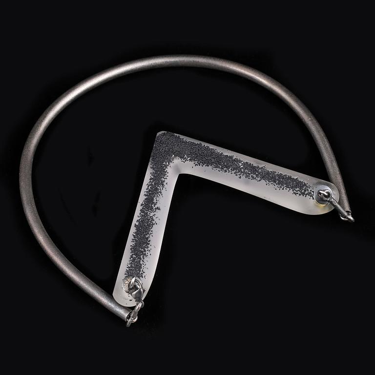 HALSSMYCKE, glas och silver, Halo, Monika Backström, Kosta Boda.