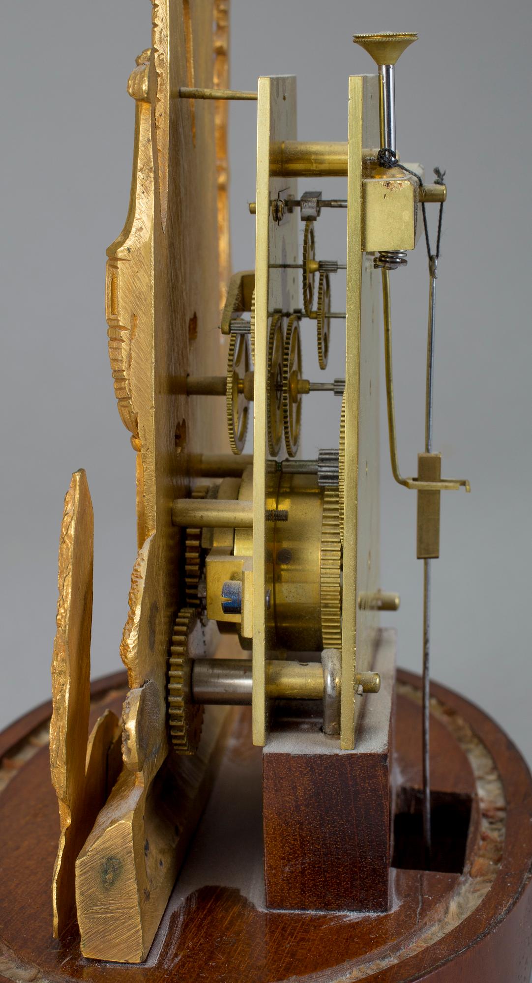 BORDSPENDYL, signerad Henrik Wahlqvist, Stockholm, daterad 1847.