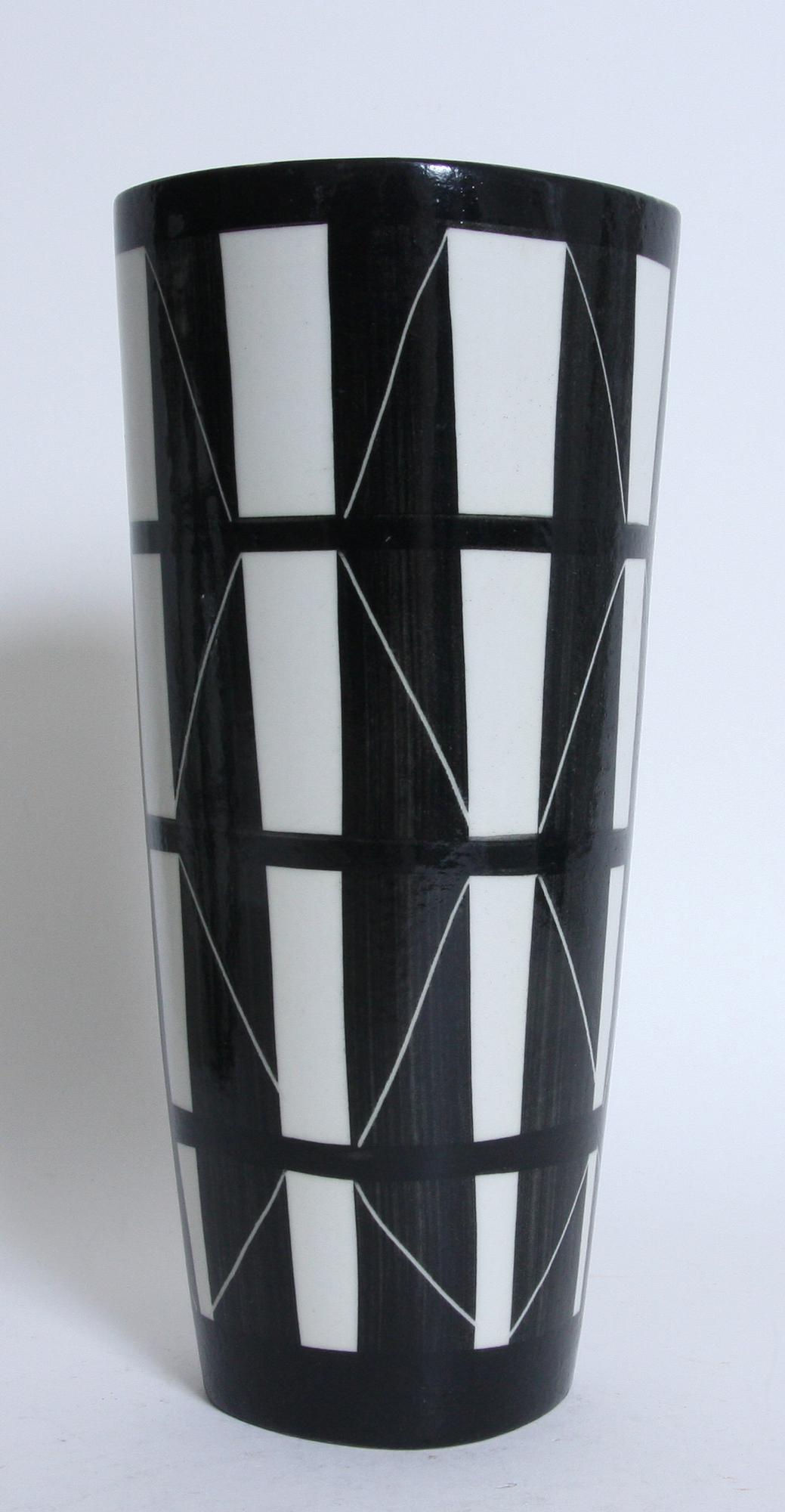 VASER, 3 st, stengods, "Diagonal", Karin Björquist, Gustavbergs studio, 1955.