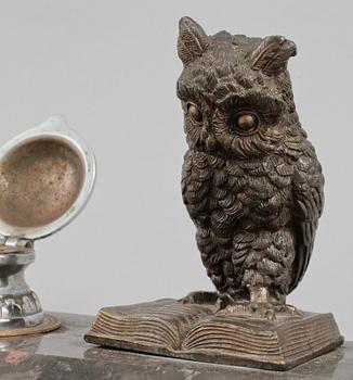 SKRIVBORDSUPPSATS, 2 delar, sten, 1900-talets första del.