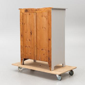Chest of drawers, first half of the 20th century.