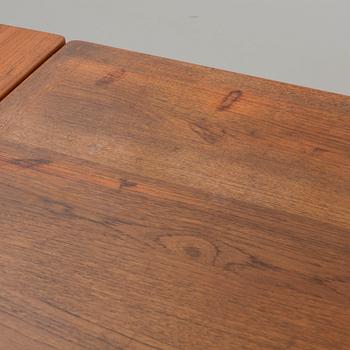 AN ULFERTS DINNER TABLE, TIBRO.