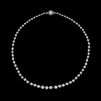A pearl necklace by Thorndahl.