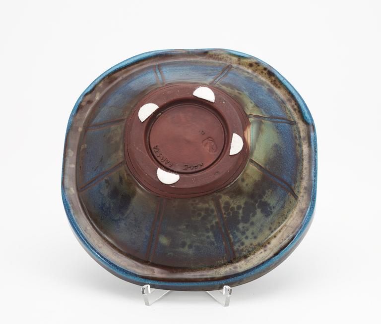 A Wilhelm Kåge 'Farsta' stoneware bowl, Gustavsberg 1946.