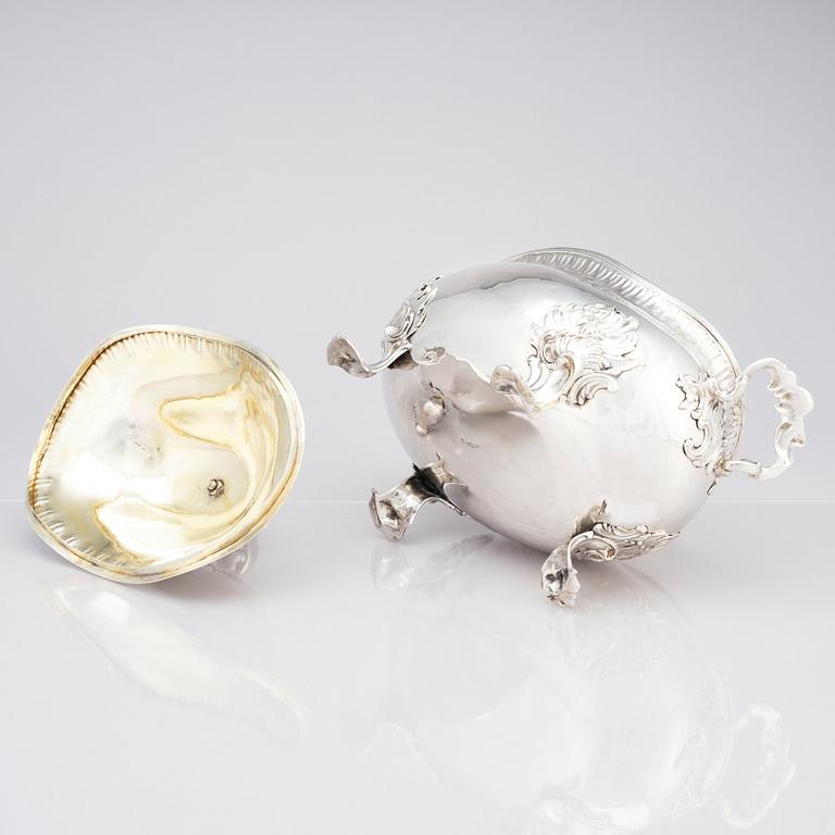 Daniel Lundgren, terrin med lock, silver (verksam Reval 1771-83). Rokoko.