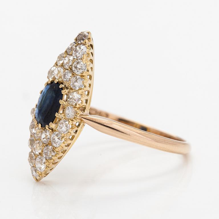 Ring, 18K guld, gammal- och briljantslipade diamanter ca 0,52 ct totalt och safir. Oskar Lindroos, Helsingfors 1937.