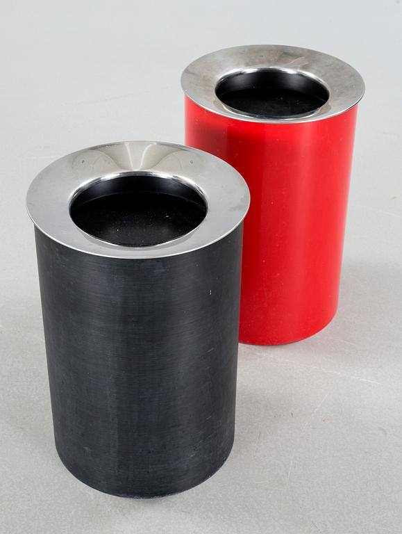 Two waste paper bins, designed by Gino Colombini, license manufactured by Husqvarna Borstfabrik for Kartell, 1970s.