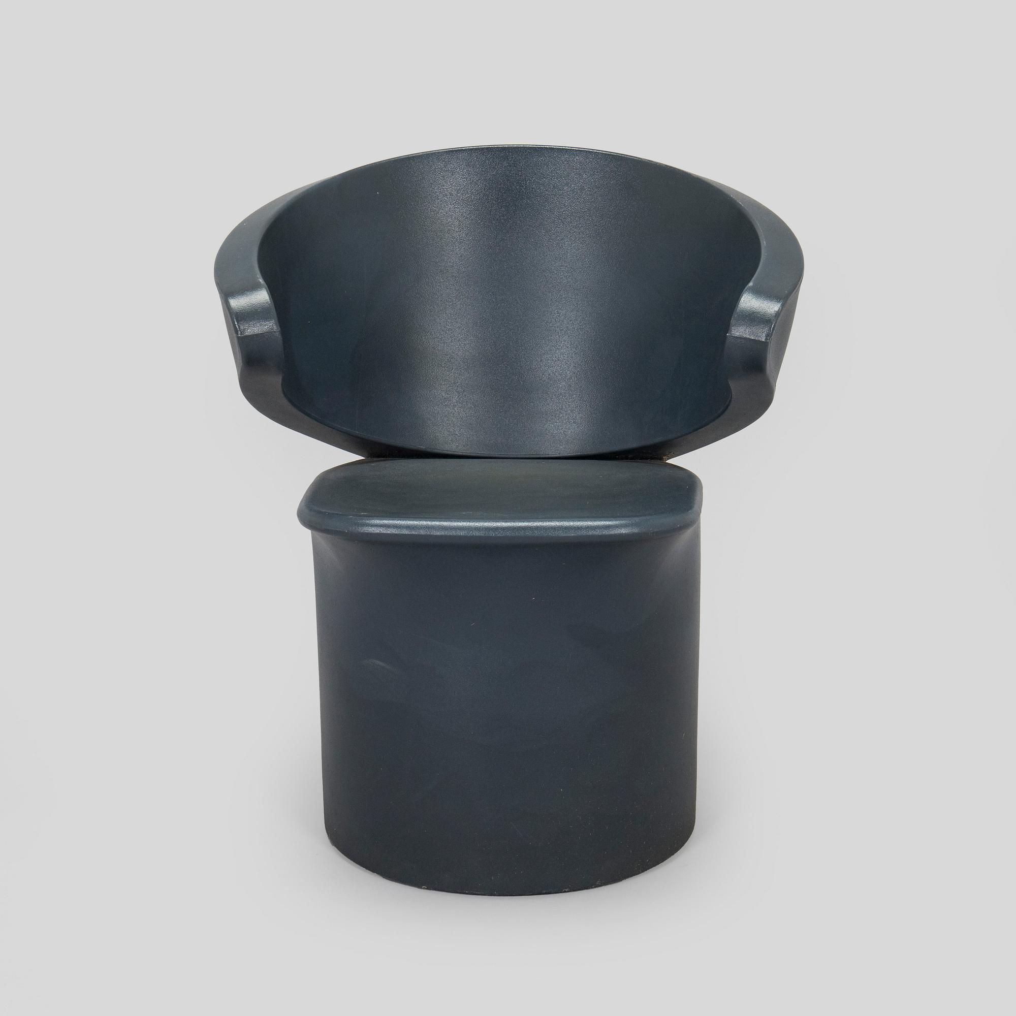 Eero Aarnio, tuoli "Focus" Adelta 2002.