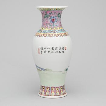 VAS, porslin, Kina, 1900-tal.