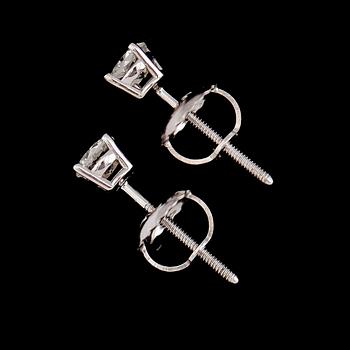 ÖRHÄNGEN, 1 par, 14K vitguld, briljantslipade diamanter tot ca 0.25 ct.