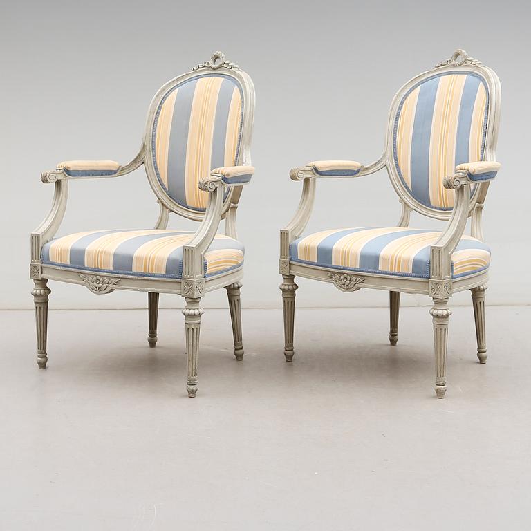 KARMSTOLAR, 1 par, gustaviansk stil, 1900-talets andra hälft.