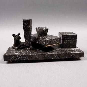 SKRIVBORDSET, 3 delar, marmor, metall, 1920-30-tal.