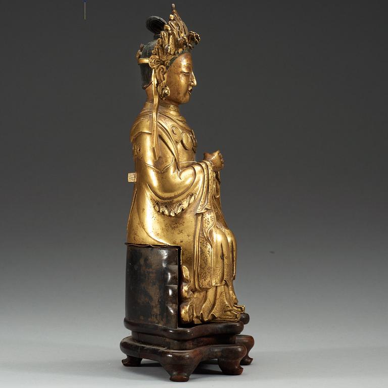 KVINNLIG GUDOM, förgylld brons. Qing dynastin, 1700-tal.