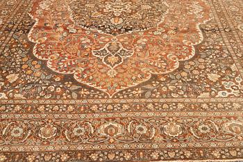 A carpet, antique Tabriz, so-called Hadjalili ca 419-394 x 323,5-308.