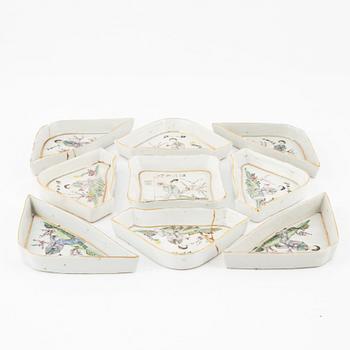 Cabaret, nio delar, porslin. Kina, tidigt 1900-tal.