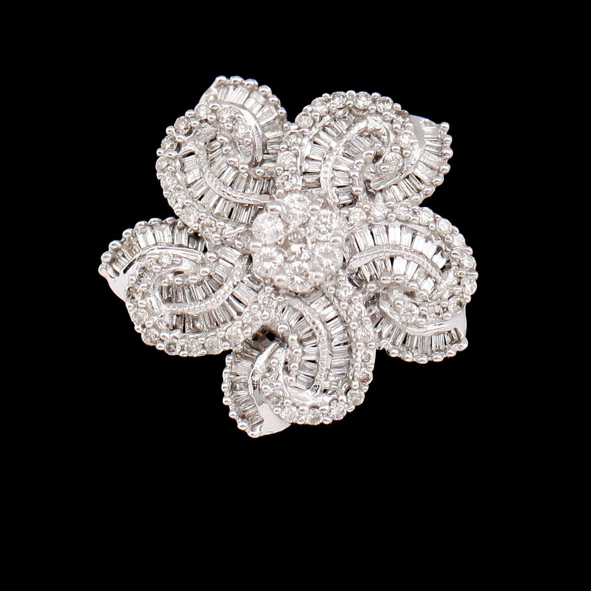 RING, 18 k vitguld, baguett- och briljantslipade diamanter tot 0.99 ct.