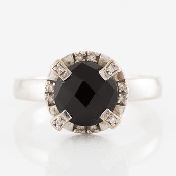 Ring, 18K white gold with a checker-cut black stone and small brilliant-cut diamonds.