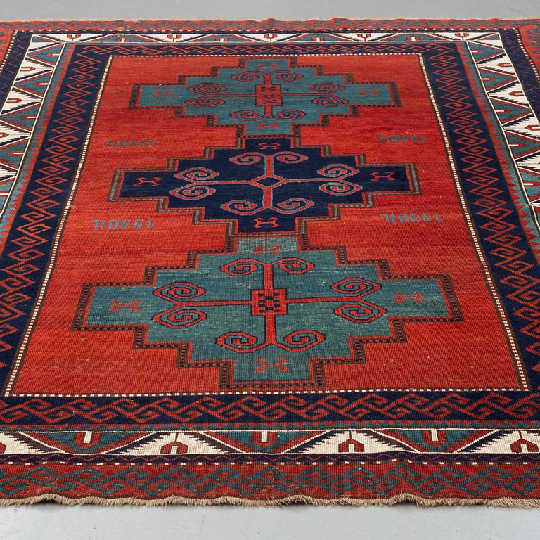 MATTO, a semi-antique Kazak probably, ca 277 x 198,5 cm.