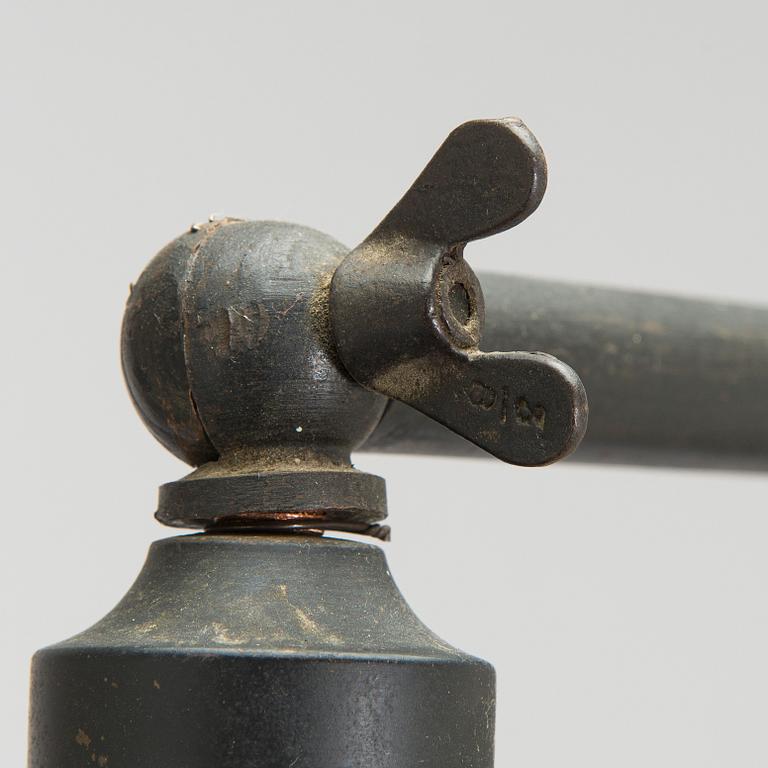Paavo Tynell, golvlampa / ateljélampa, beställningsarbete, Taito 1933.