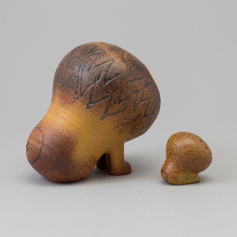 LISA LARSON, figurer, 2 st, stengods, Gustavsberg.
