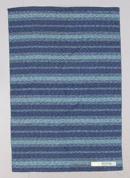 MATTA, dubbelvävd. Ca 197 x 133 cm.