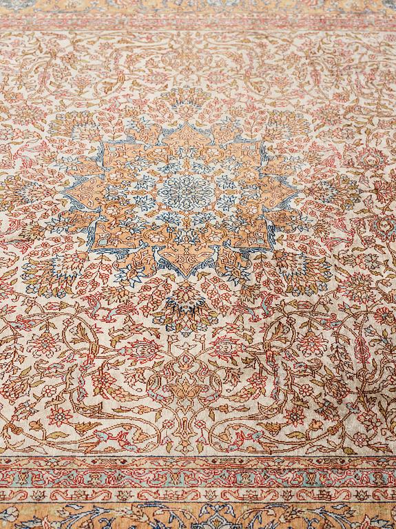 A carpet, an old silk Turkey, ca 237,5 x 146,5  cm (as well as 3,5-4 cm flat weave at the ends).