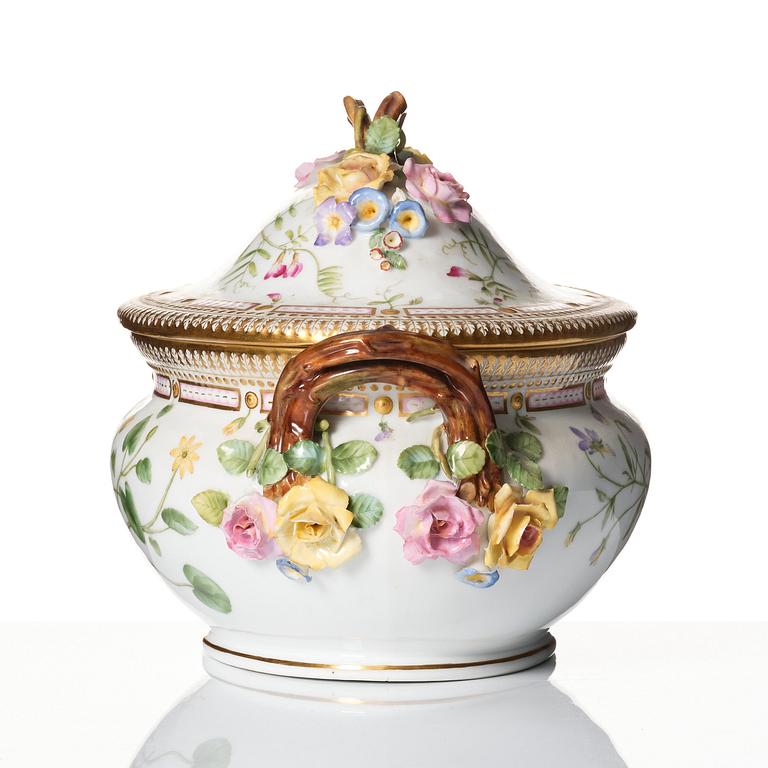 An early Royal Copenhagen 'Flora Danica' tureen with cover, Denmark, circa 1900.