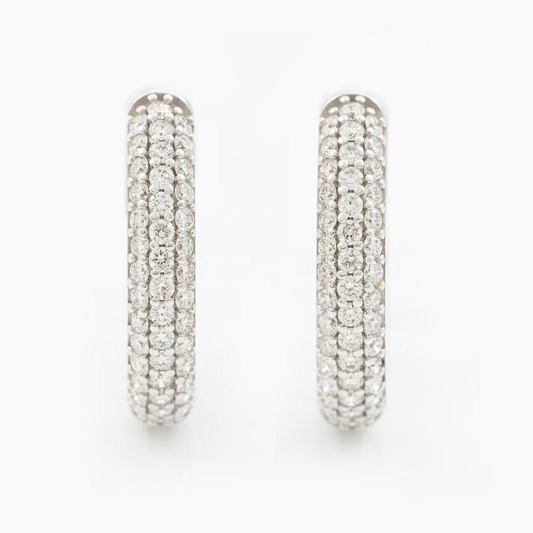 Hoop earrings 18K white gold with brilliant-cut diamonds.