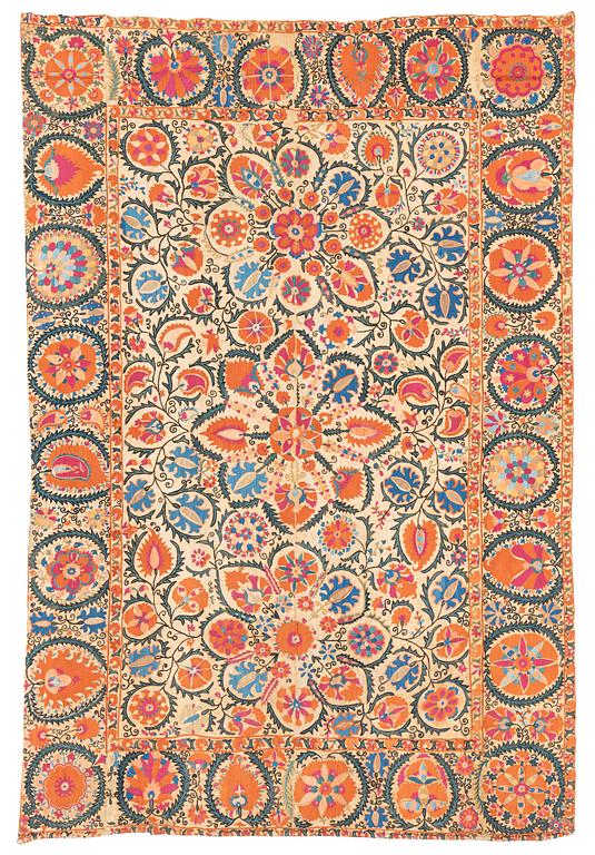 Antikt Suzani broderi, möjligen Bukhara, Uzbekistan, ca 241 x 164 cm.