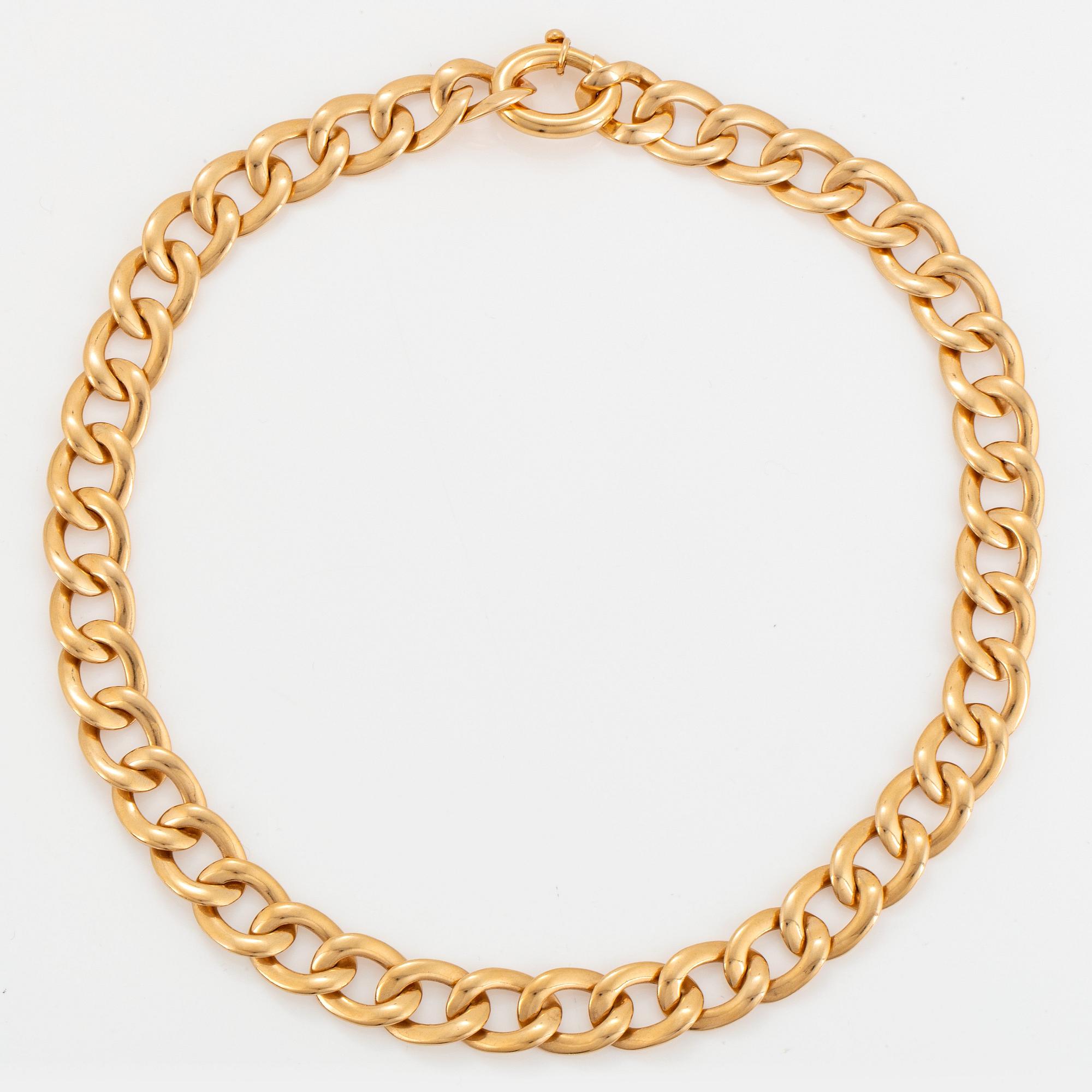 An 18K gold necklace.