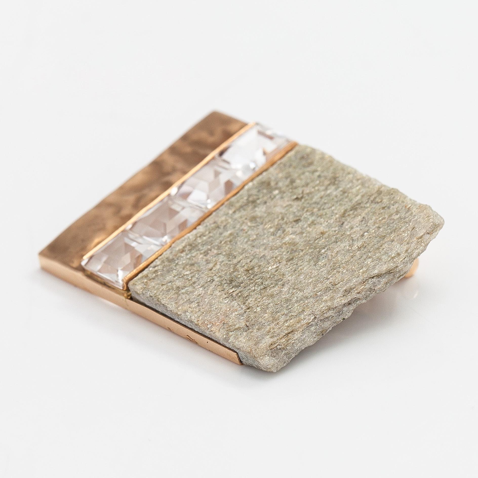 Matti Hyvärinen, brosch, 14K guld, bergskristall, glimmerskiffer, Sirokoru, Åbo.