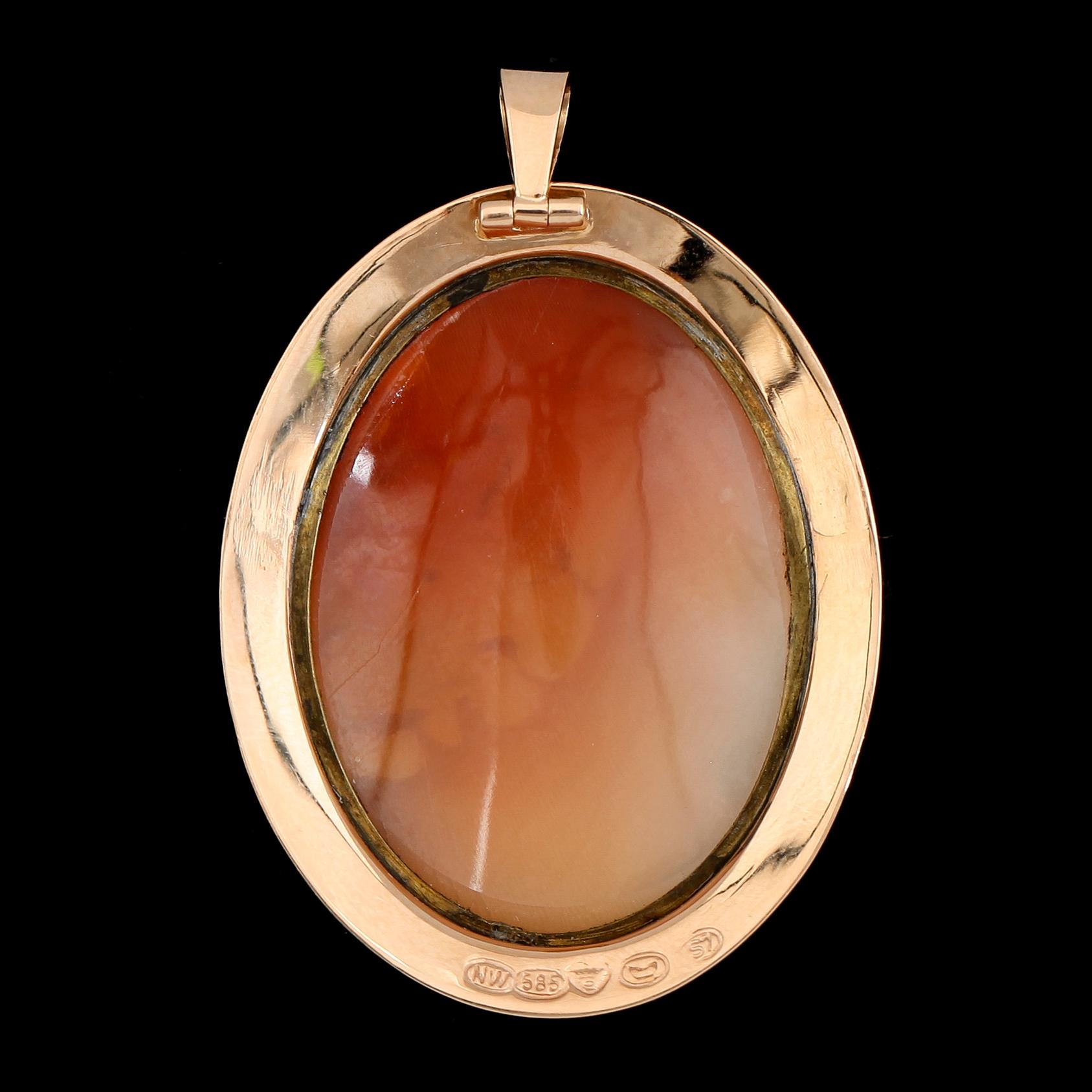 HÄNGE, 14K guld och snäckskalskamé, Finland 1971.