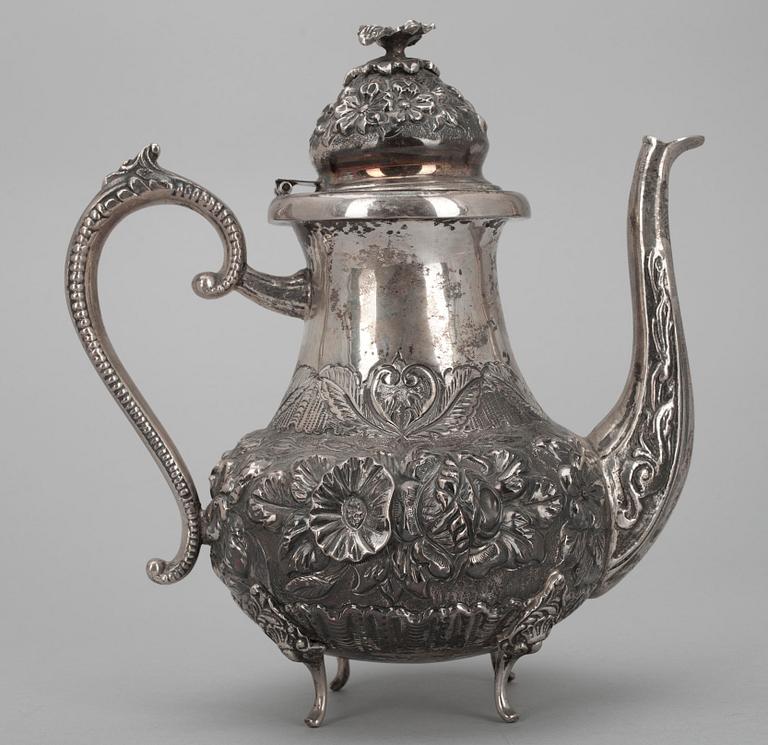 KAFFEKANNA, silver, nyrokoko, 1900-talets första hälft. Vikt 780 g.