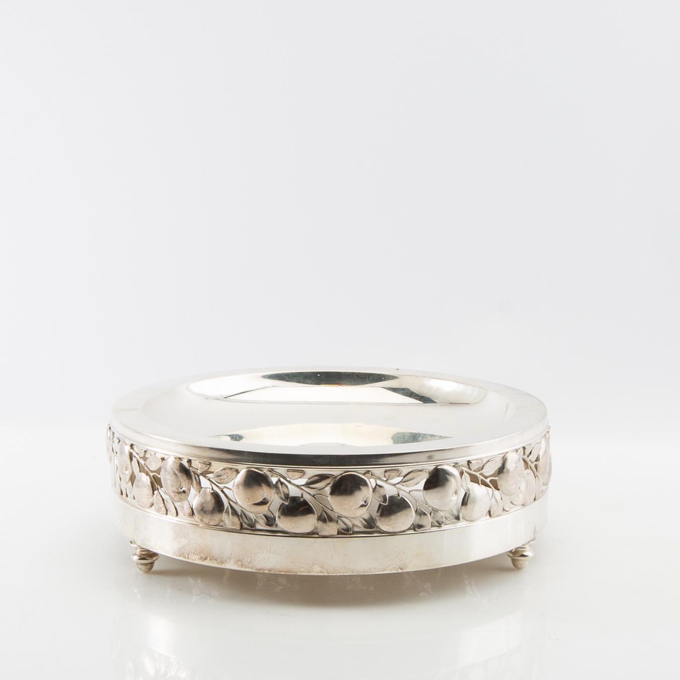 Bowl, silver plate, Kayser, Germany, first half of the 20th century.