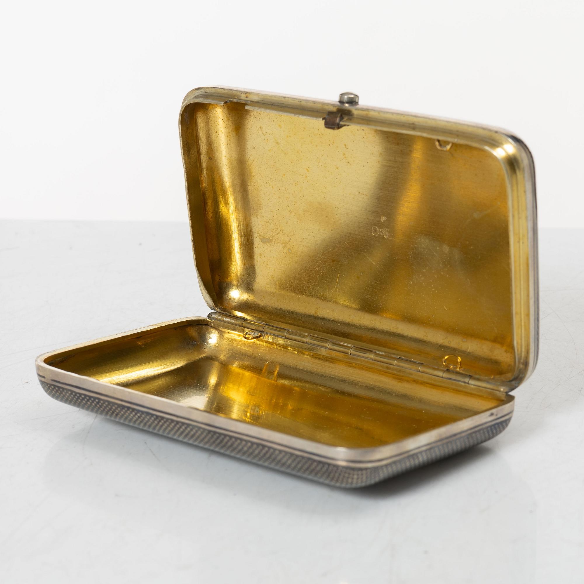 A Russian silver niello cigarette case Unidentified cyrillic maker’s mark. Assay master A. Romanov, Moscow 1890.