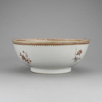 BÅLSKÅL, porslin. Kina, Qianlong (1736-1795).