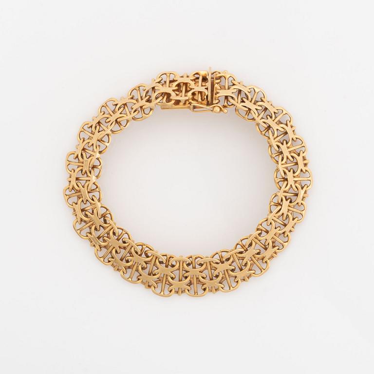 18K gold bracelet.