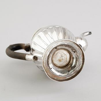 KAFFEKANNA, silver, Gustaf Möllenborg, Stockholm 1837. Vikt ca 447 gram.