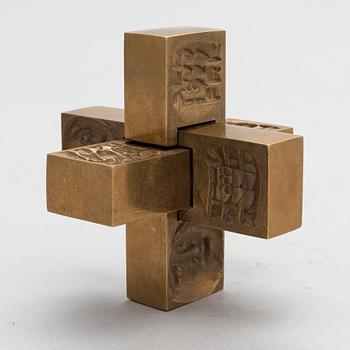 Laila Pullinen, sculpture/medal, bronze, signed LP, numbered 2291.