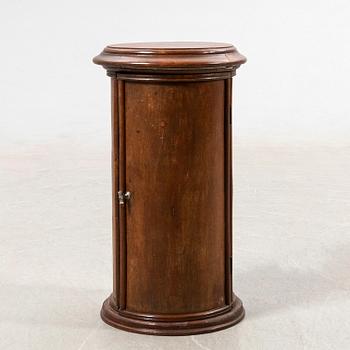 Cabinet, early 20th century.