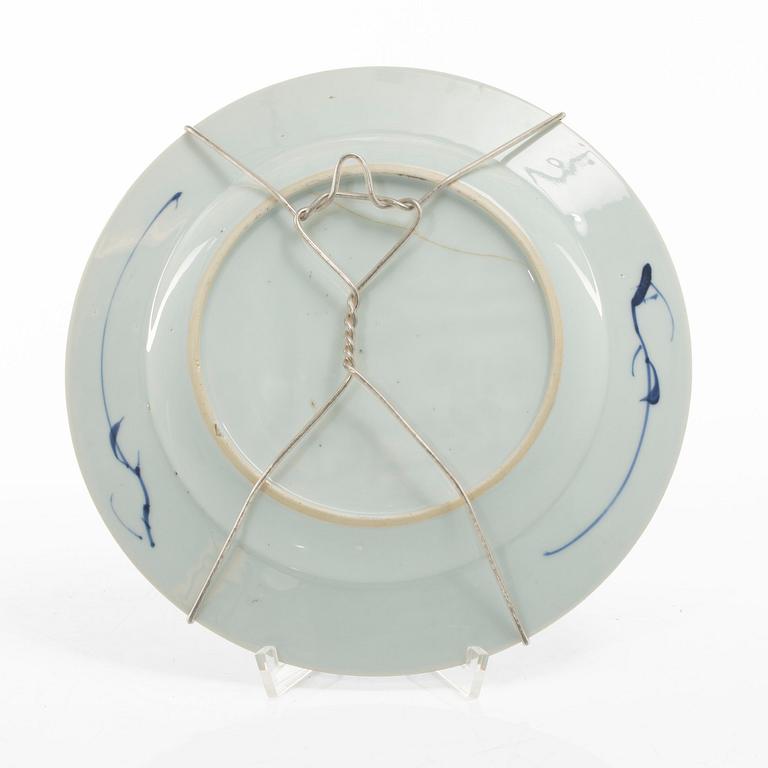 Tallrikar, tre stycken, porslin, Kina, Qingdynastin, Qianlong (1736-95).