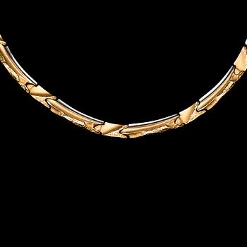 A BJÖRN WECKSTRÖM NECKLACE, "Narda", 14K gold, platinum. Lapponia 1990.